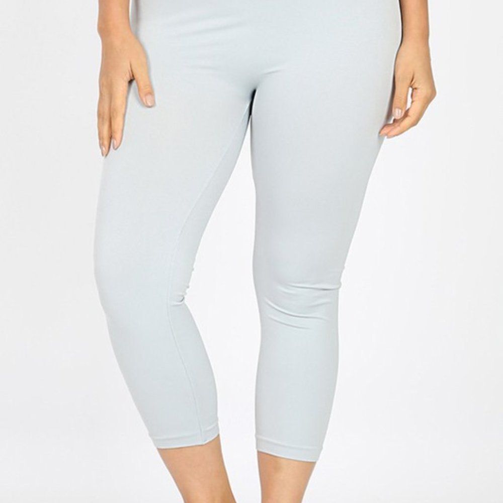 Plus Size Grey Mist  Seamless Capri Leggings | Stretchy & Comfortable